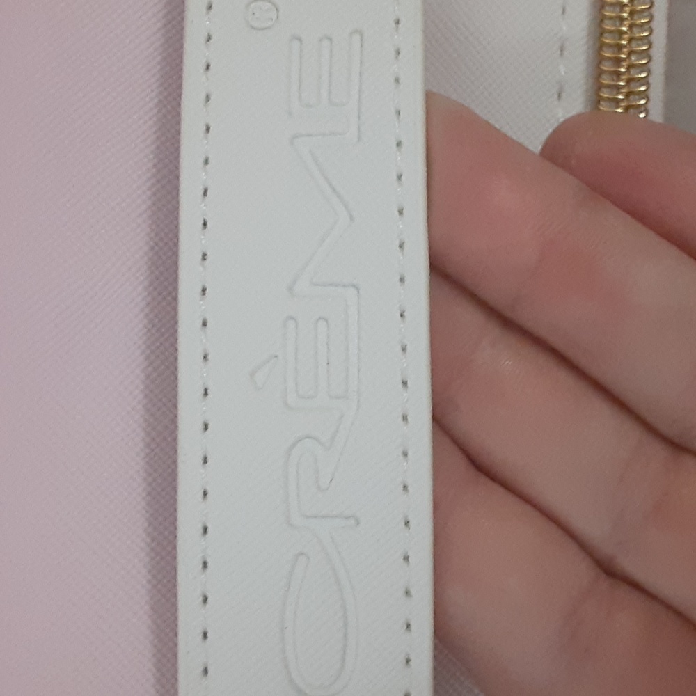 Creme Shop X Hello Kitty Beauty Travel Case - Picture 4 of 7